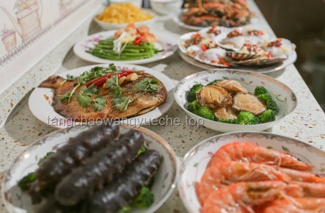 和女朋友吃饭最想听到的甜蜜趋势：情感共鸣、共享美食、未来憧憬与惊喜时刻